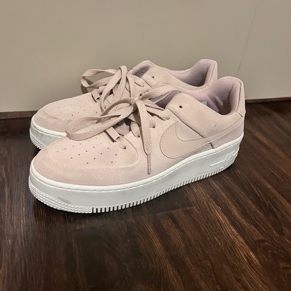 Barely worn Nike Air sneakers